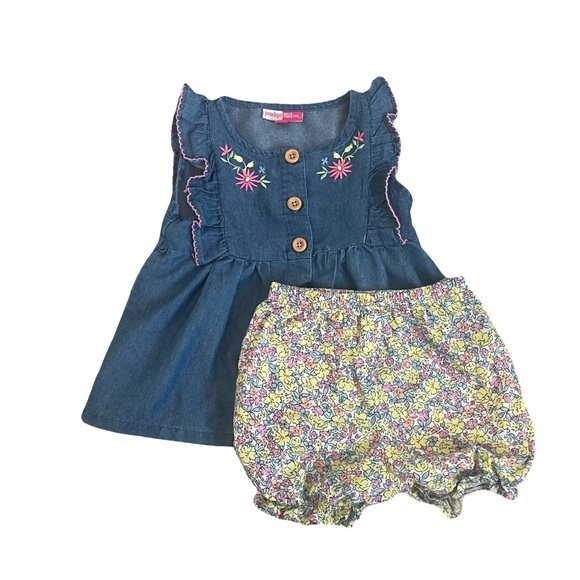 Penelope Mack Other - Penelope Mack Girl’s Blue Denim Top w/Floral Shorts Matching Set. Size: 24M.